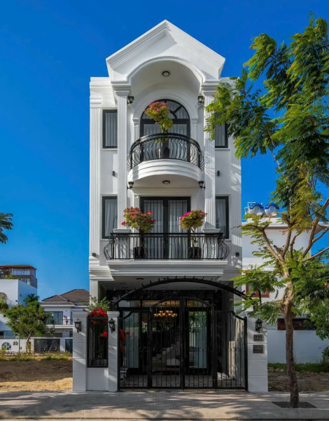 Nhà phố 3 tầng hiện đại mái Thái 